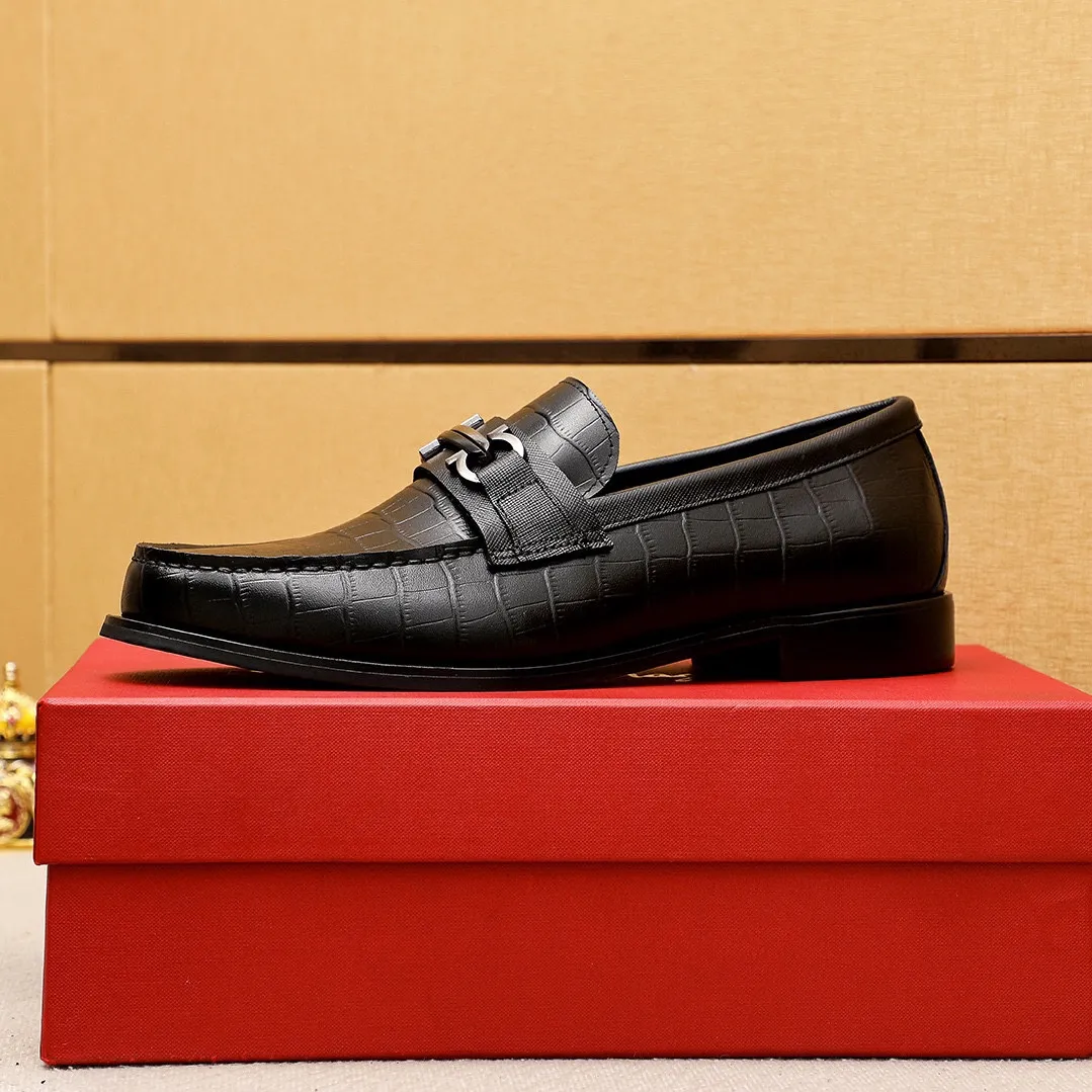 Men's shoes💰480💐 Product trademark: Ferragamo "Ferragamo" casual leather shoes Regular size: 38-44 (45.46🉑️customized) Product materials: Selected imported first-layer cowhide embossed upper + luxury hardware buckle, imported water-dyed cowhide leather lining. Strong three-dimensional visual effect, original outsole color: 1⃣️color optional